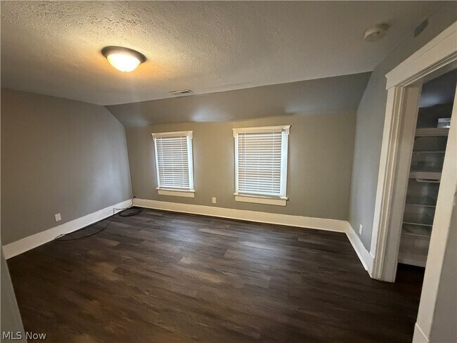 Building Photo - 3694 E 57th St