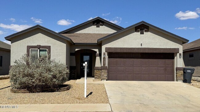 Primary Photo - 13921 Lago Vista Ave