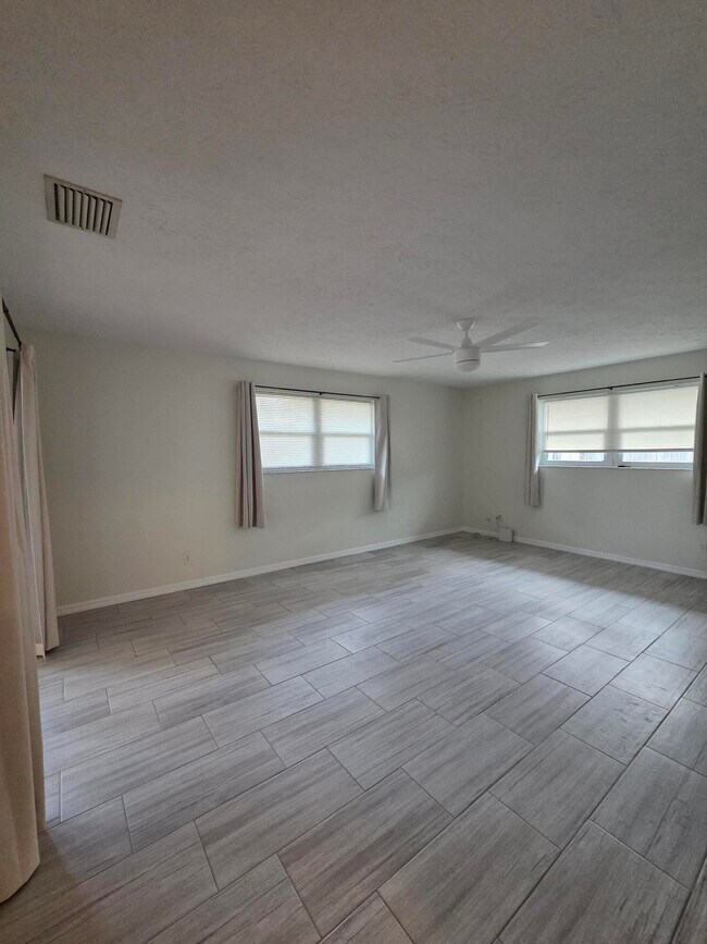 Building Photo - 5501 SE Nassau Terrace