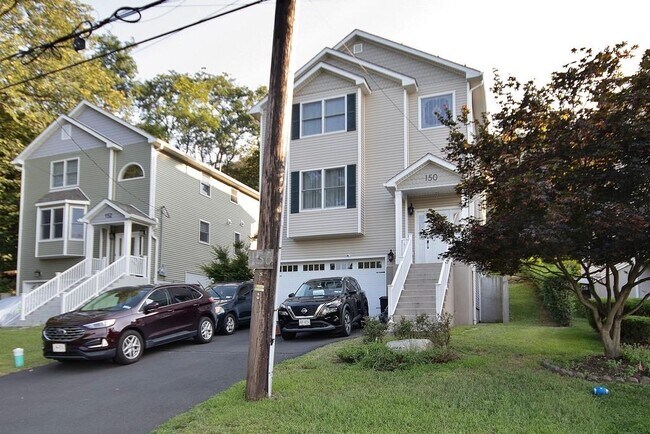 Building Photo - 150 Clove Ave