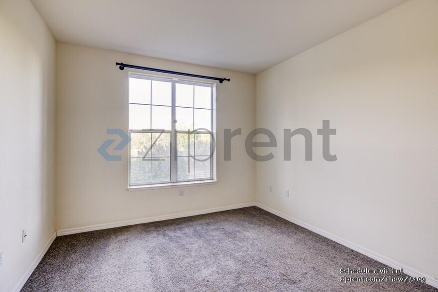 Building Photo - Unit 222