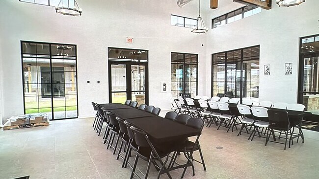 Building Photo - 21150 Boulder Flts
