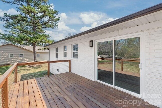 Building Photo - 1315 Vickie Ln