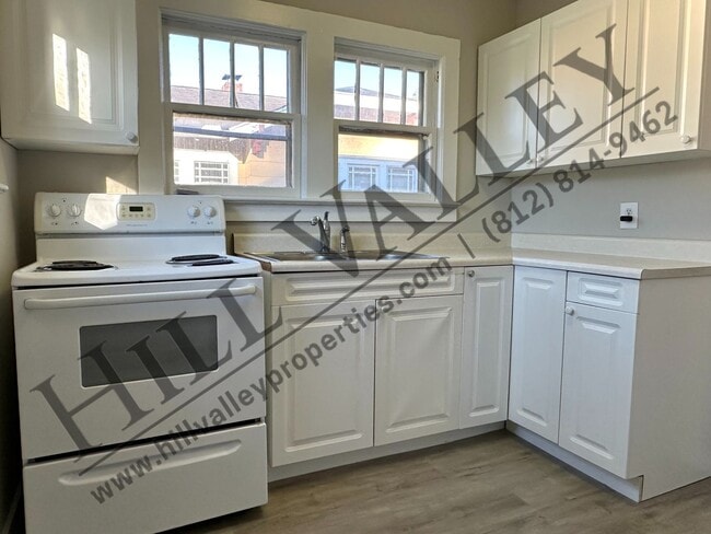 Building Photo - Two Bedroom Home - East