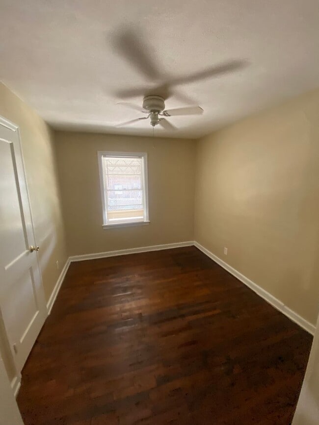 Building Photo - **AVAILABLE NOW** 3 Bedroom / 1 Bathroom H...