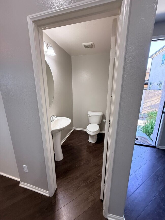 Building Photo - 37350 Paseo Tulipa