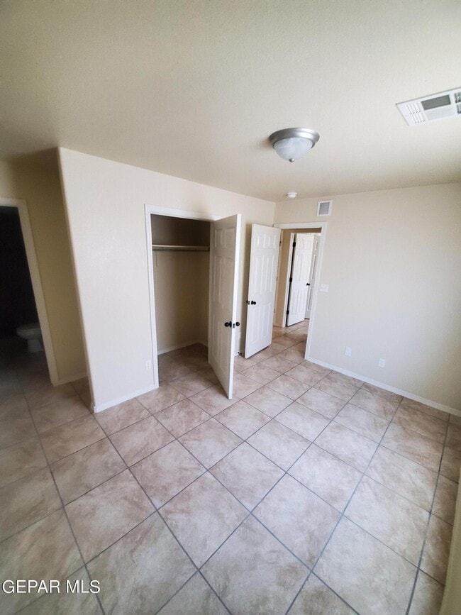Building Photo - 9389 San Lorenzo Ave