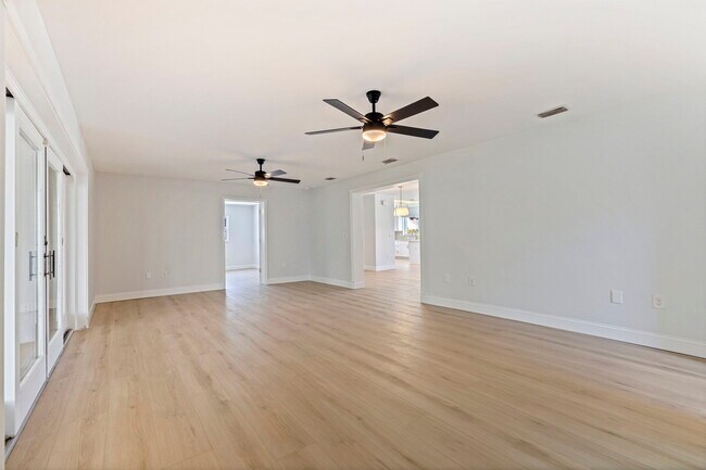 Building Photo - 934 41st Ave NE