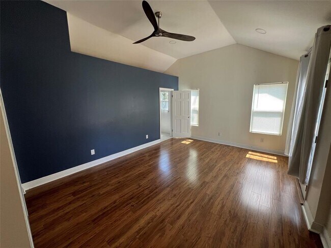 Building Photo - 307 E 38th St
