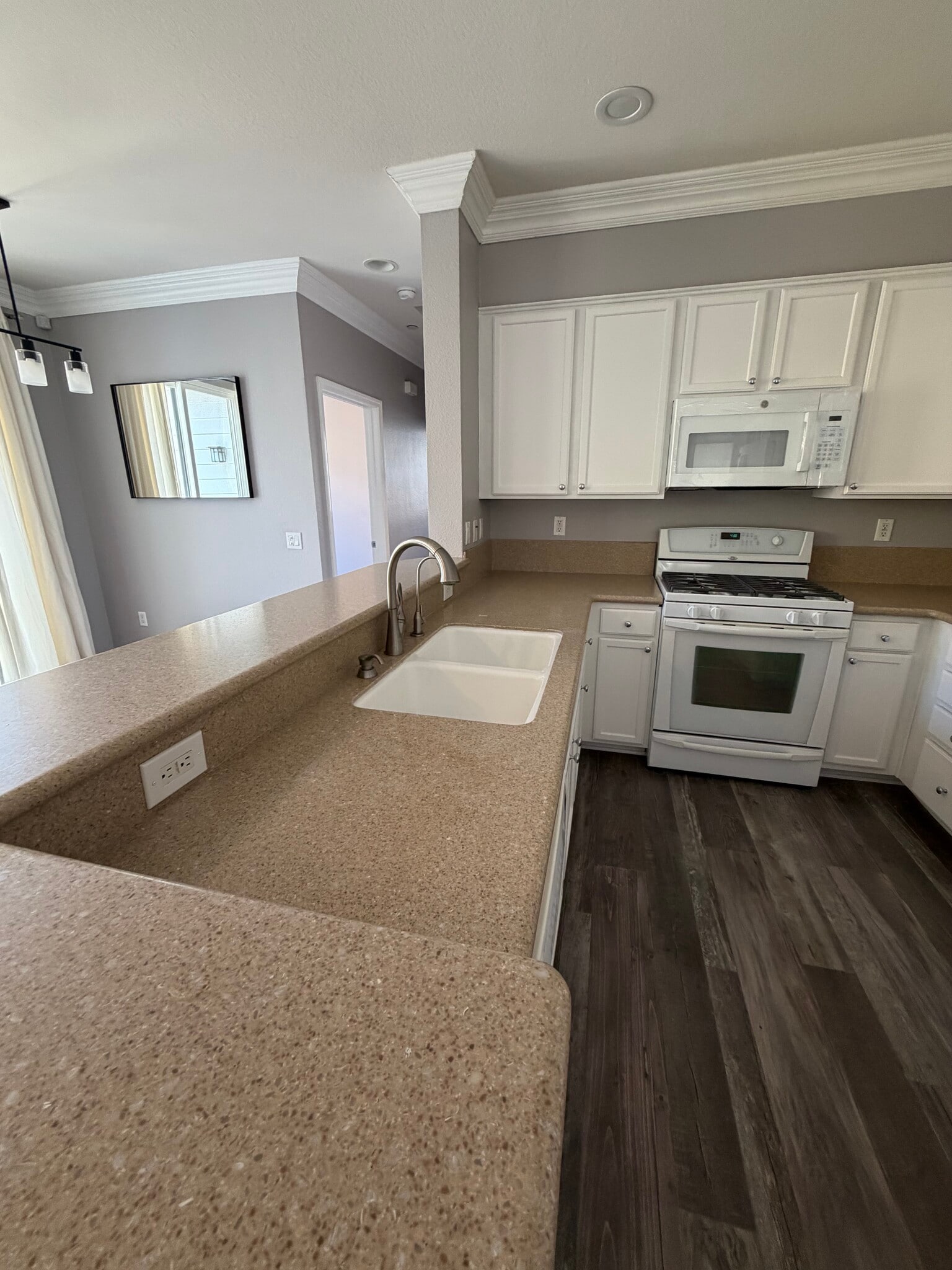 Building Photo - 16718 Nicklaus Dr