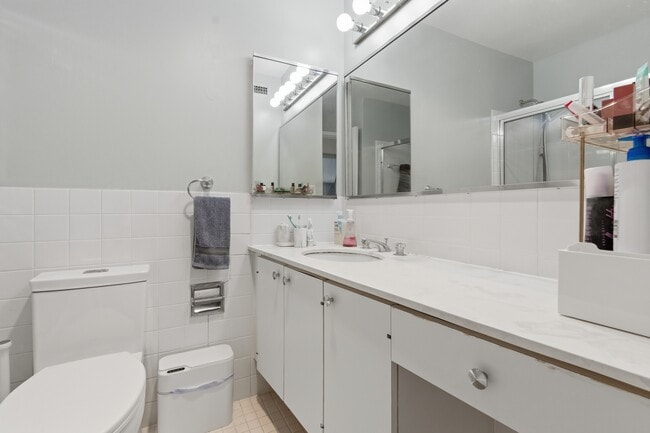 Building Photo - 5455 N Sheridan Rd