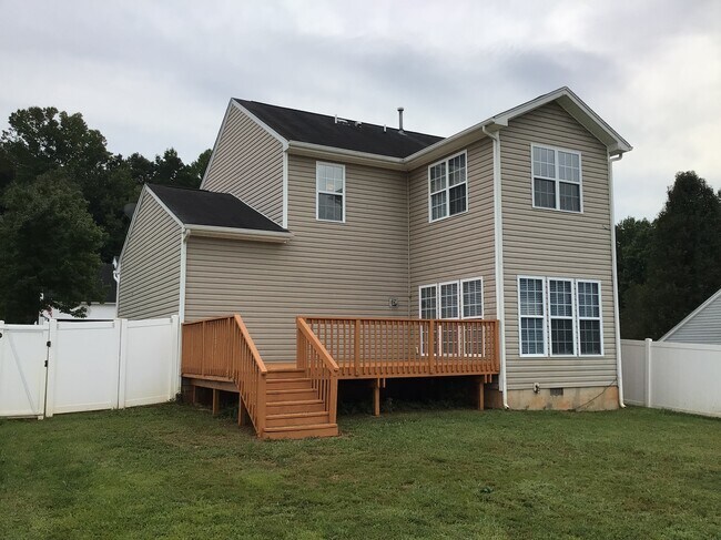 Building Photo - 555 Rockbridge Dr