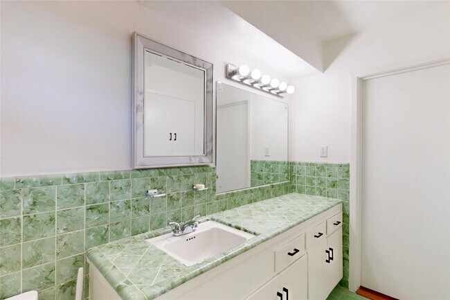 Building Photo - 4826 Waynesboro Dr