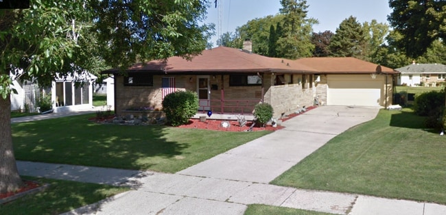 Primary Photo - 1019 Hawthorne Ave