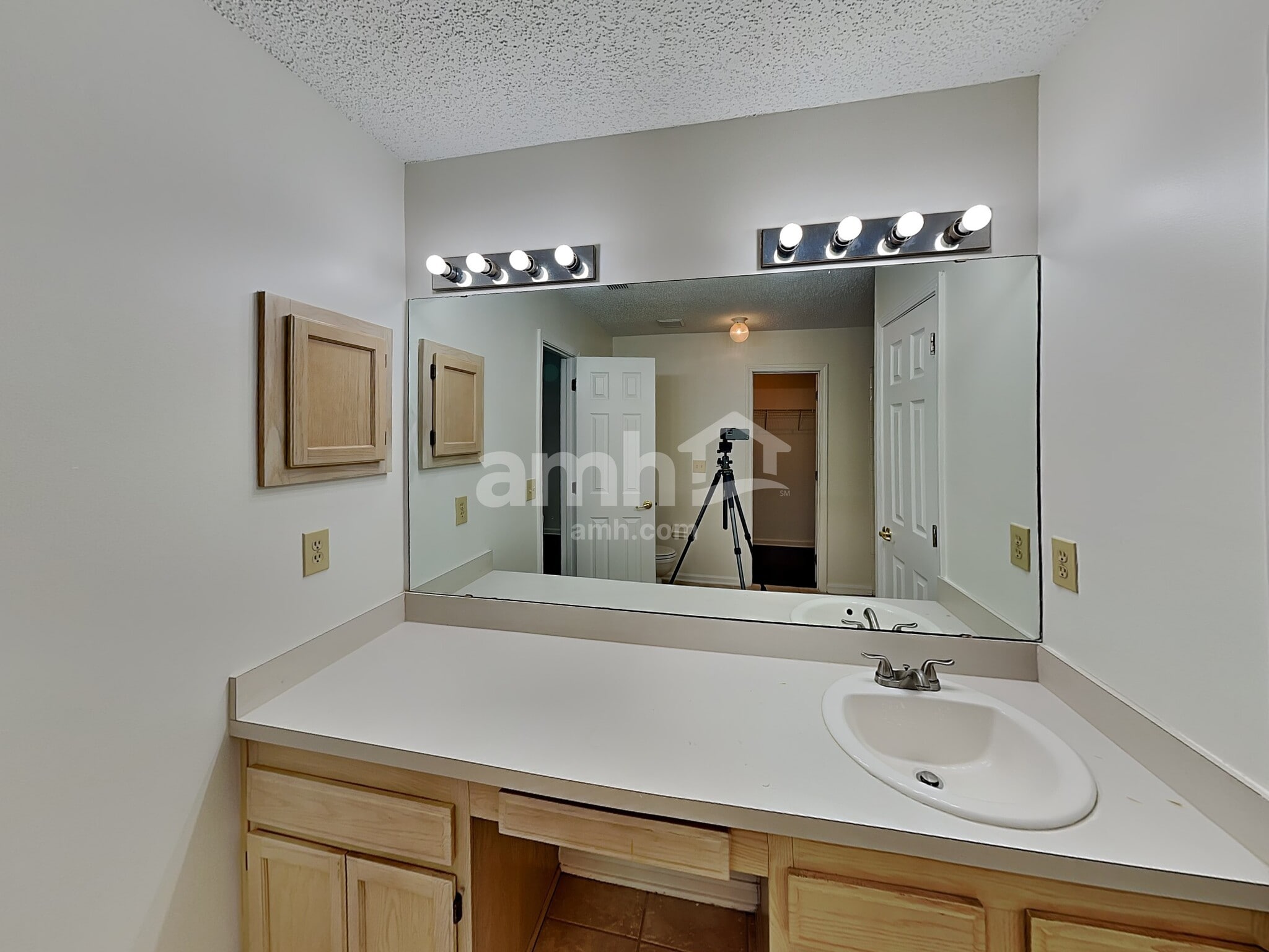 Building Photo - 7804 Spring Branch Dr S