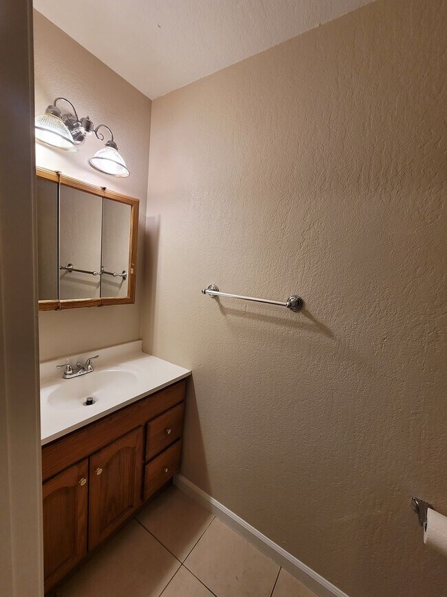 Building Photo - 2608 Nevada Ln