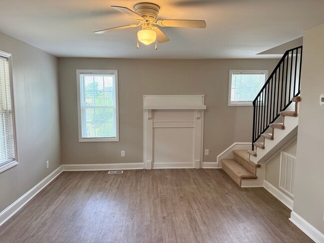 Building Photo - Three bedroom, 2.5 bath house in Graham