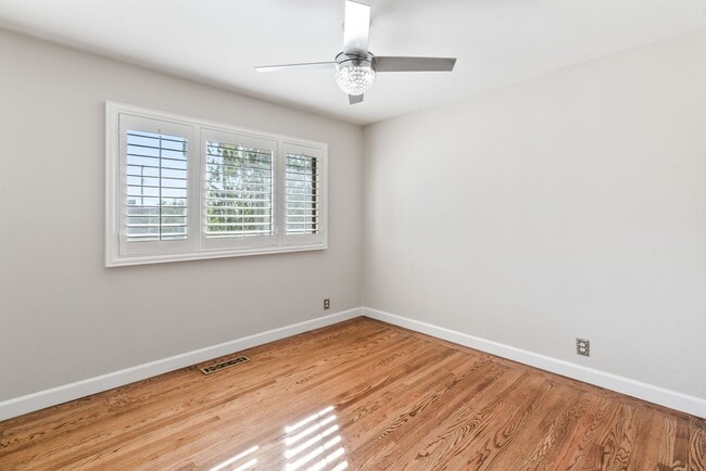 Building Photo - Charming Single-Family Home in a Desirable...