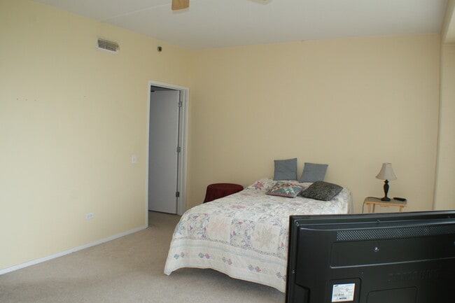 Building Photo - 61 W 15th St