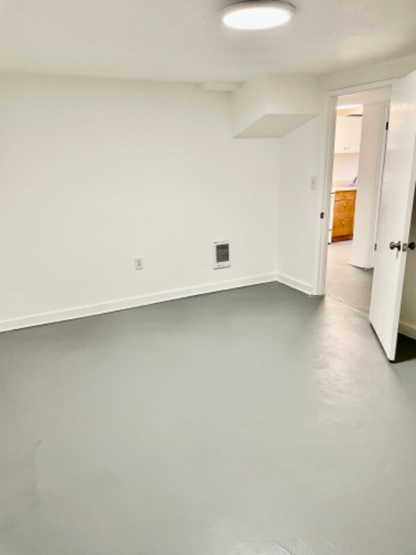 Building Photo - 1009 Puget St NE