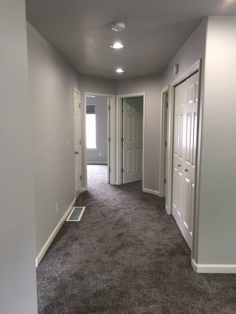 Building Photo - 16832 NW Oak Creek Dr