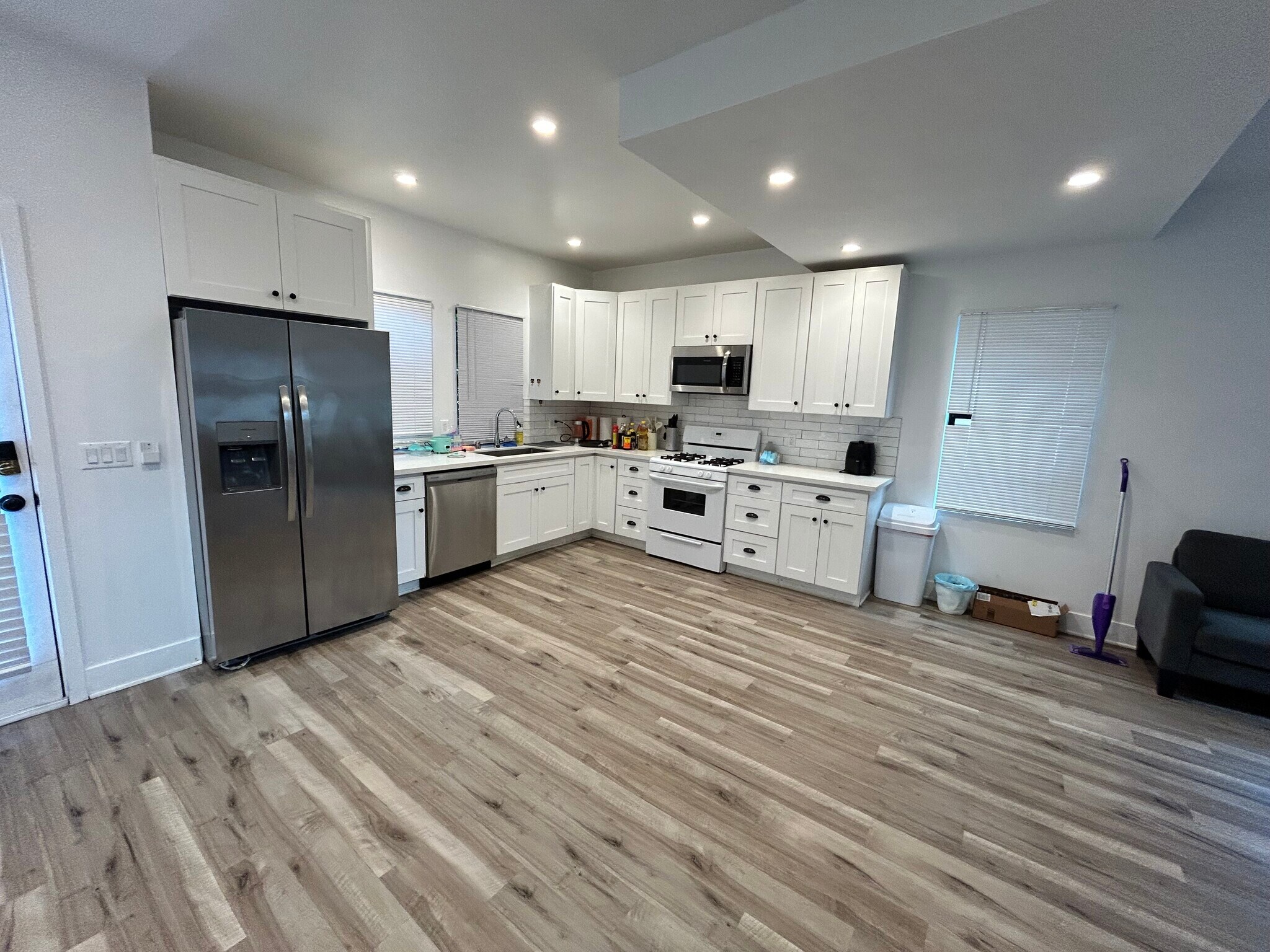 Building Photo - 1334 W 22nd St