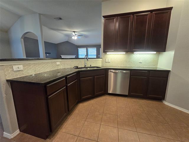 Building Photo - 5750 Crestwood Dr