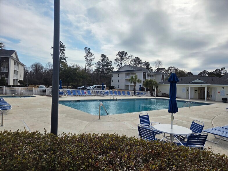 Building Photo - 1258 River Oaks Dr