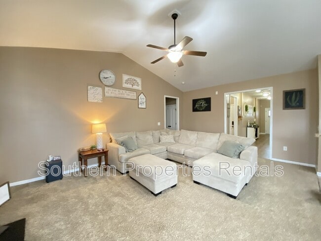 Building Photo - 463 Juno Dr