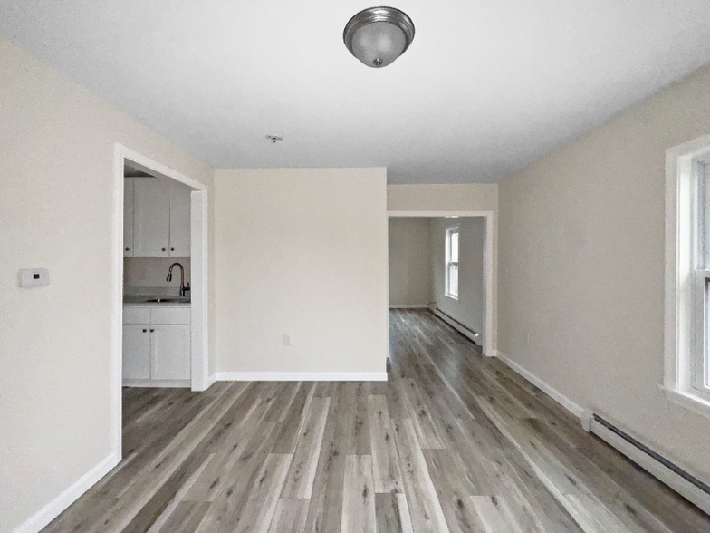 Building Photo - 8-10 Varnum St