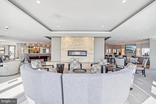 Building Photo - 8220 Crestwood Heights Dr