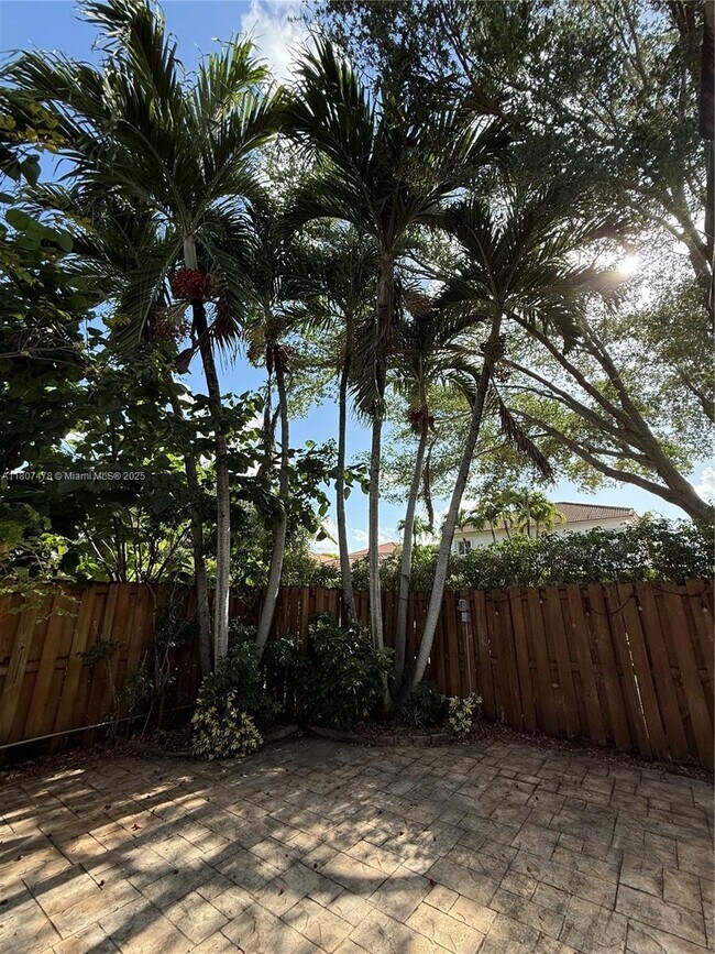 Building Photo - 5858 NW 113th Pl