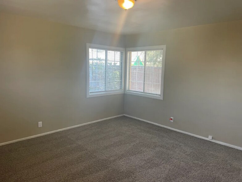 Building Photo - 6900 Malibu Dr