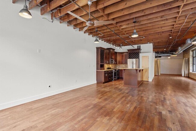 Building Photo - 411 Brazos St