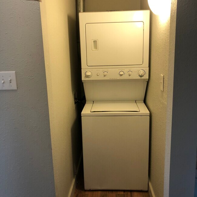 In-Unit Laundry - 1715 Franklin St