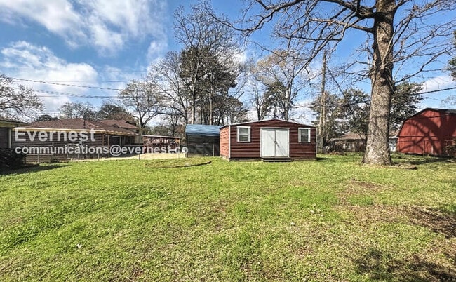 Building Photo - 2 Bed, 2 Bath Home with Garage / Pet-Friendly / Vouchers Accepted / Available Now!