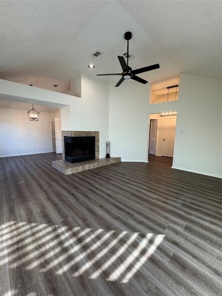 Building Photo - 503 Rose Dr