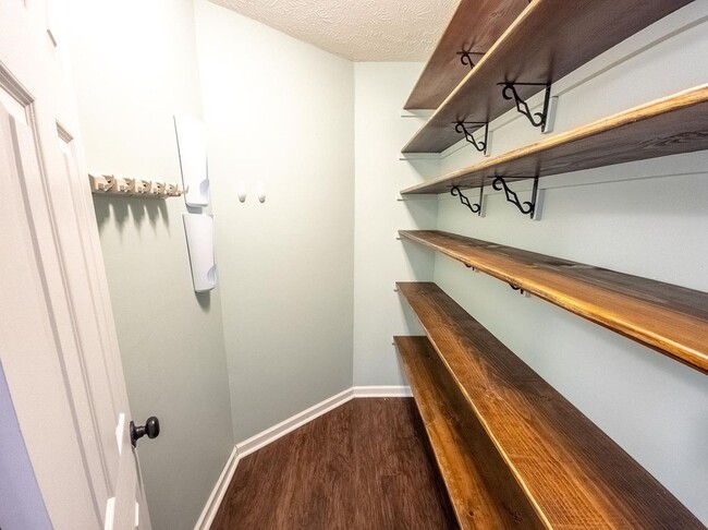 Building Photo - 2935 Chillingworth Dr