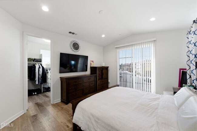 Building Photo - 2406 Nicklaus St