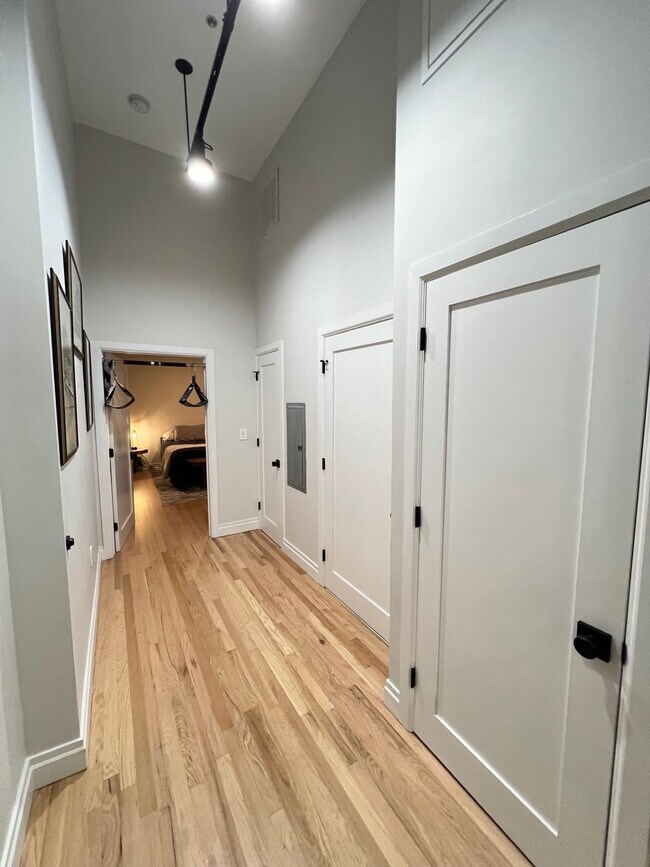 Building Photo - 338 Grove St