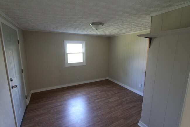 Building Photo - 3915 Foster Dr