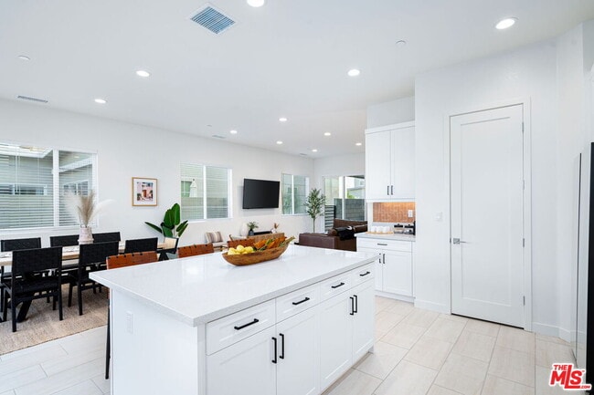 Building Photo - 1605 Candela Ct