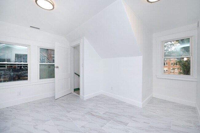 Building Photo - 5 Chauncy St