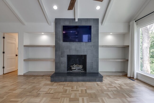Building Photo - 1243 Saxon Dr