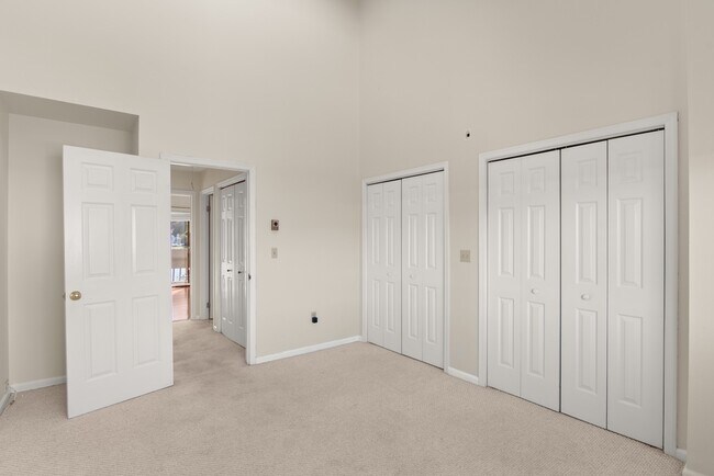 Building Photo - 7 River Rd