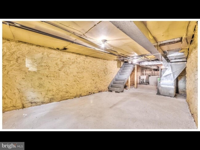 Building Photo - 1209 S Ellwood Ave