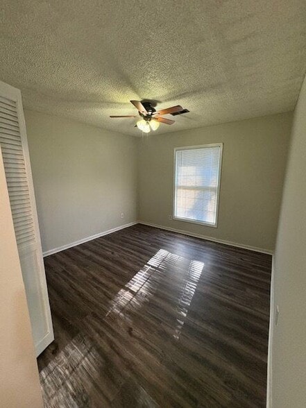 Building Photo - 126 Oakmont Dr