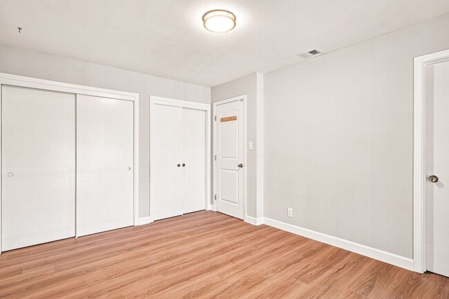 Building Photo - 4448 Irvington Ave