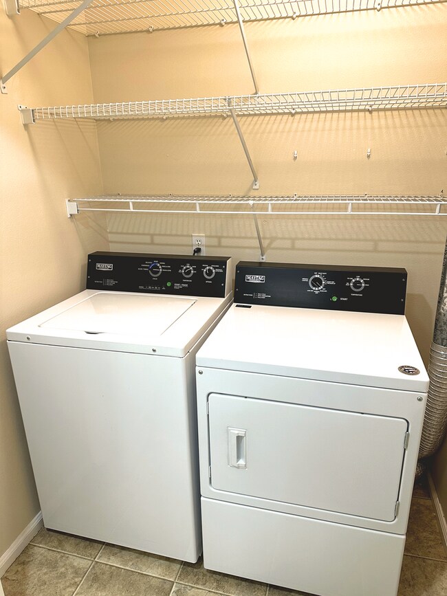 Building Photo - Elegant Gated Townhome with Main-Floor Primary Suite at Marina Pointe Kent