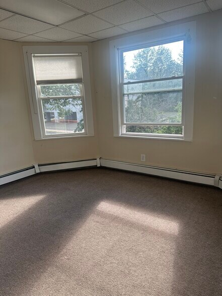 2/3 bedroom - 104 Gillett St